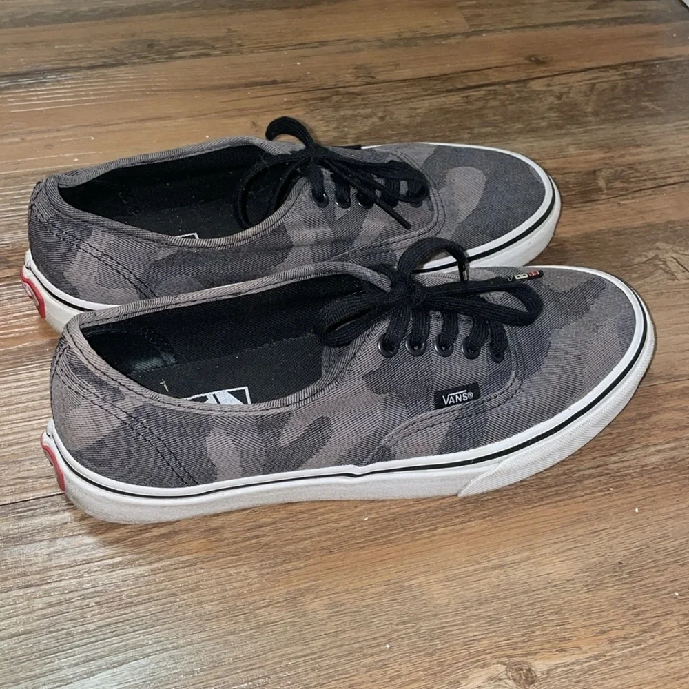 Vans | Limited Edition Authentic Sneaker (camo)